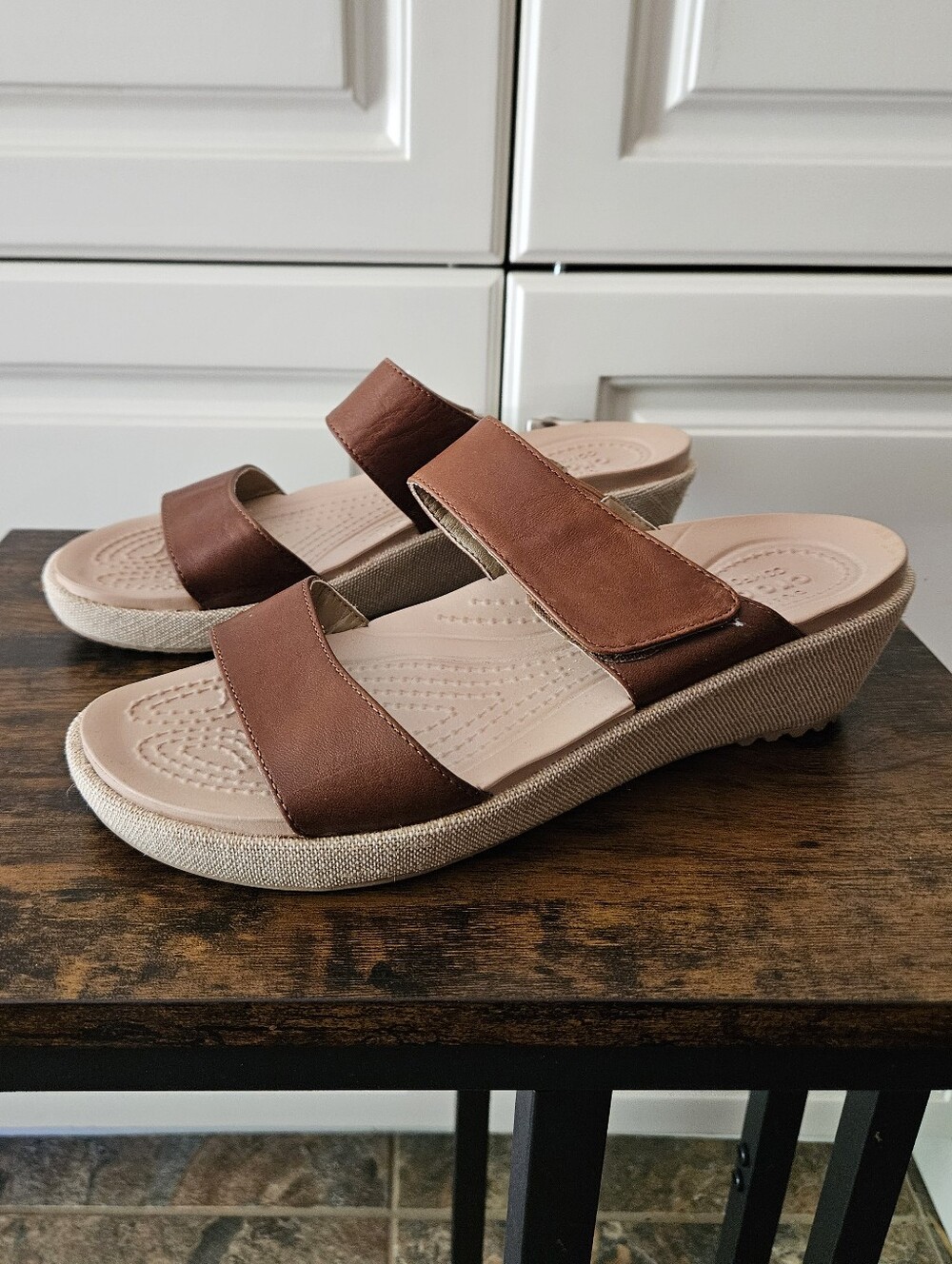 NWOB CROCS Brown Leather Two-Strap Wedge Slide Comfort Sandals Minimalist Boho